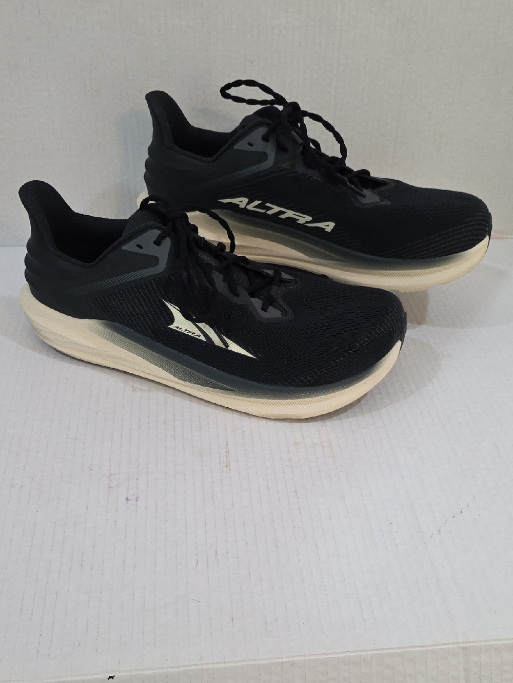 Altra Torin 8 Men's Black and Cream Road Running Shoes Size 12.5